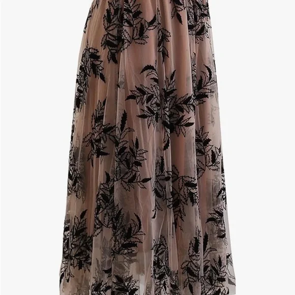 Elegant Black Floral Lace Skirt - Picture 2 of 5